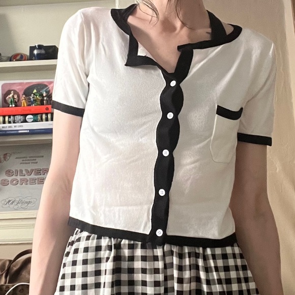 dazy • white & black short sleeve button-up cropped top with front pocket - Picture 9 of 14